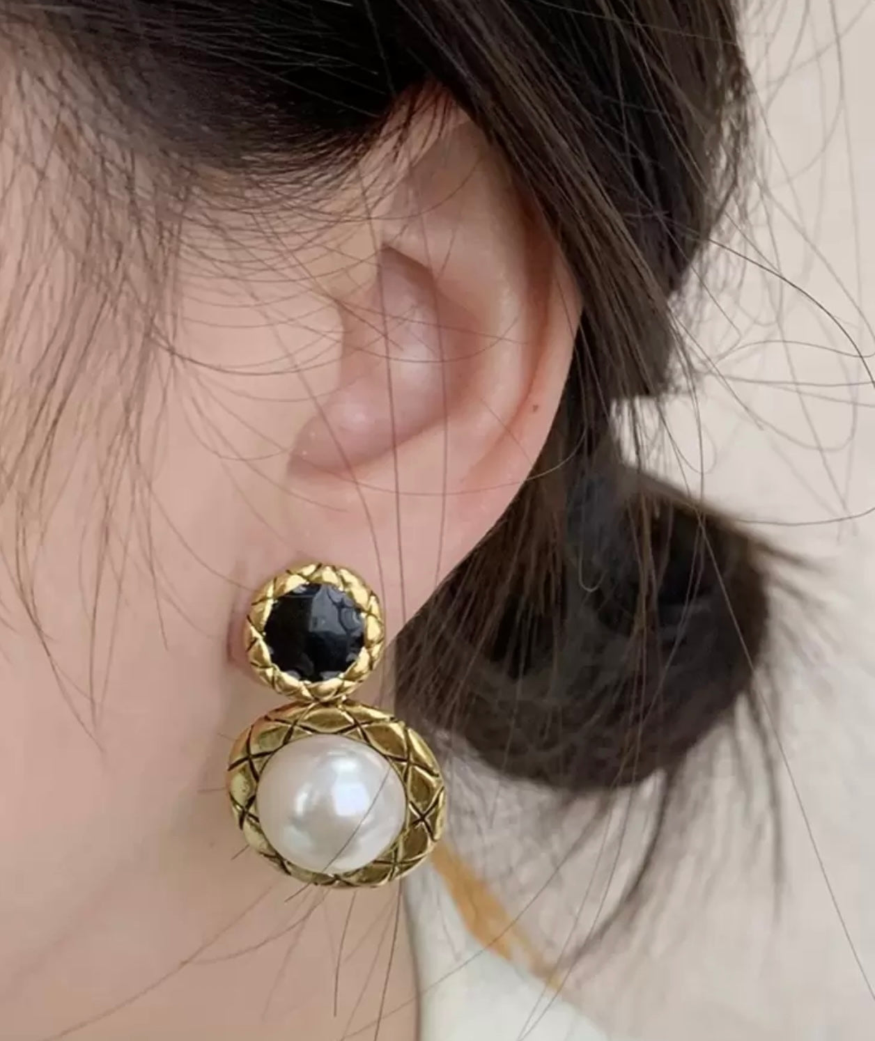 Black & Gold Pearl Drop Earring