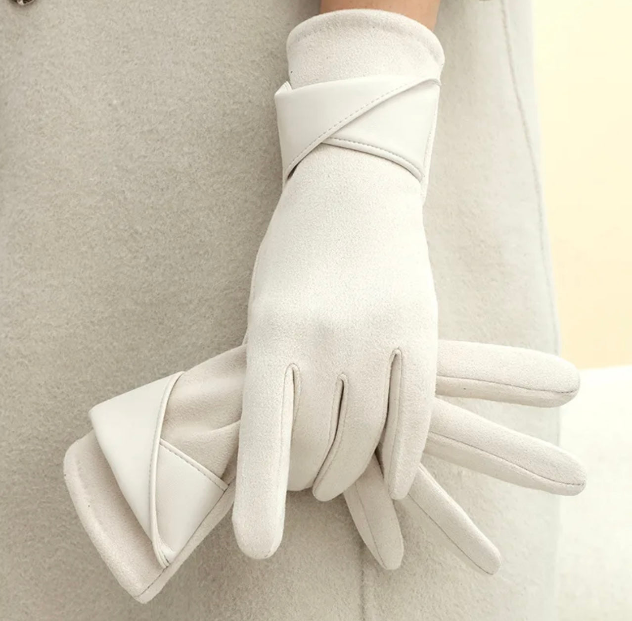 Cream Part Leather Gloves