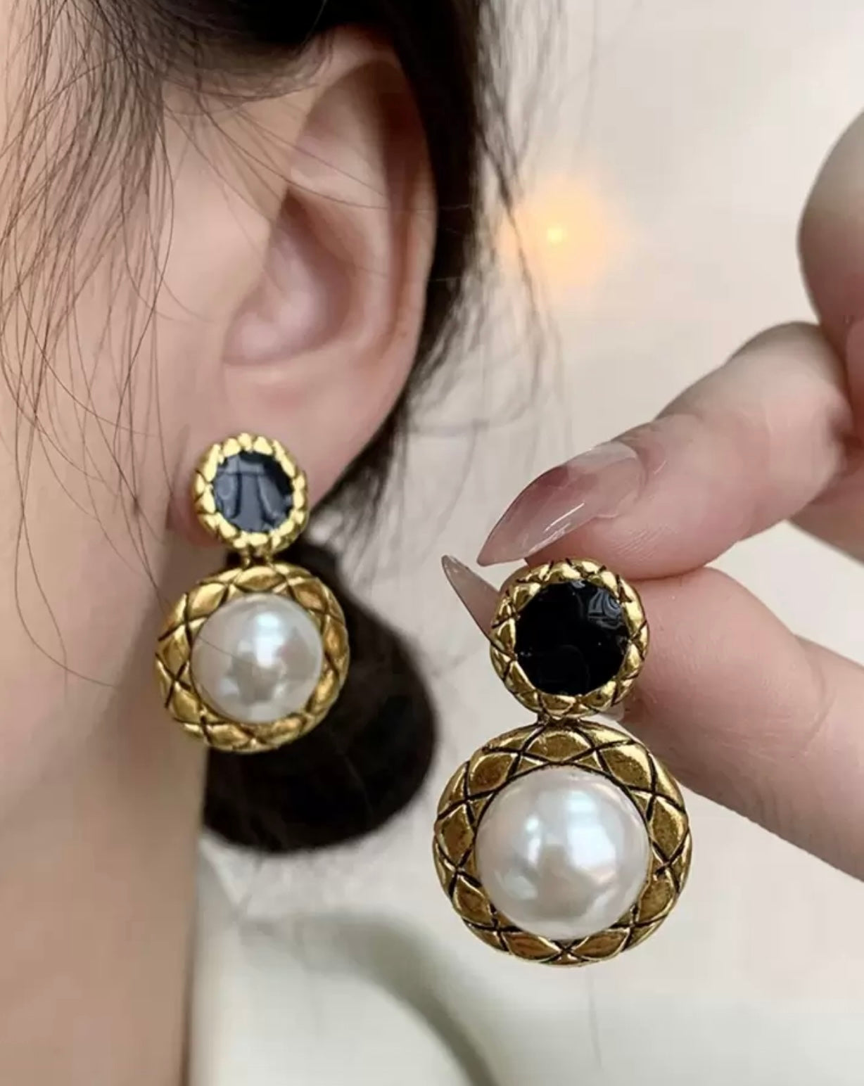 Black & Gold Pearl Drop Earring