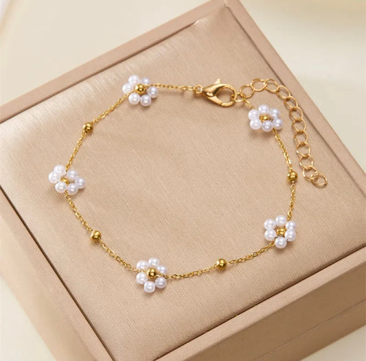 Daisy Pearl Gold Bracelet