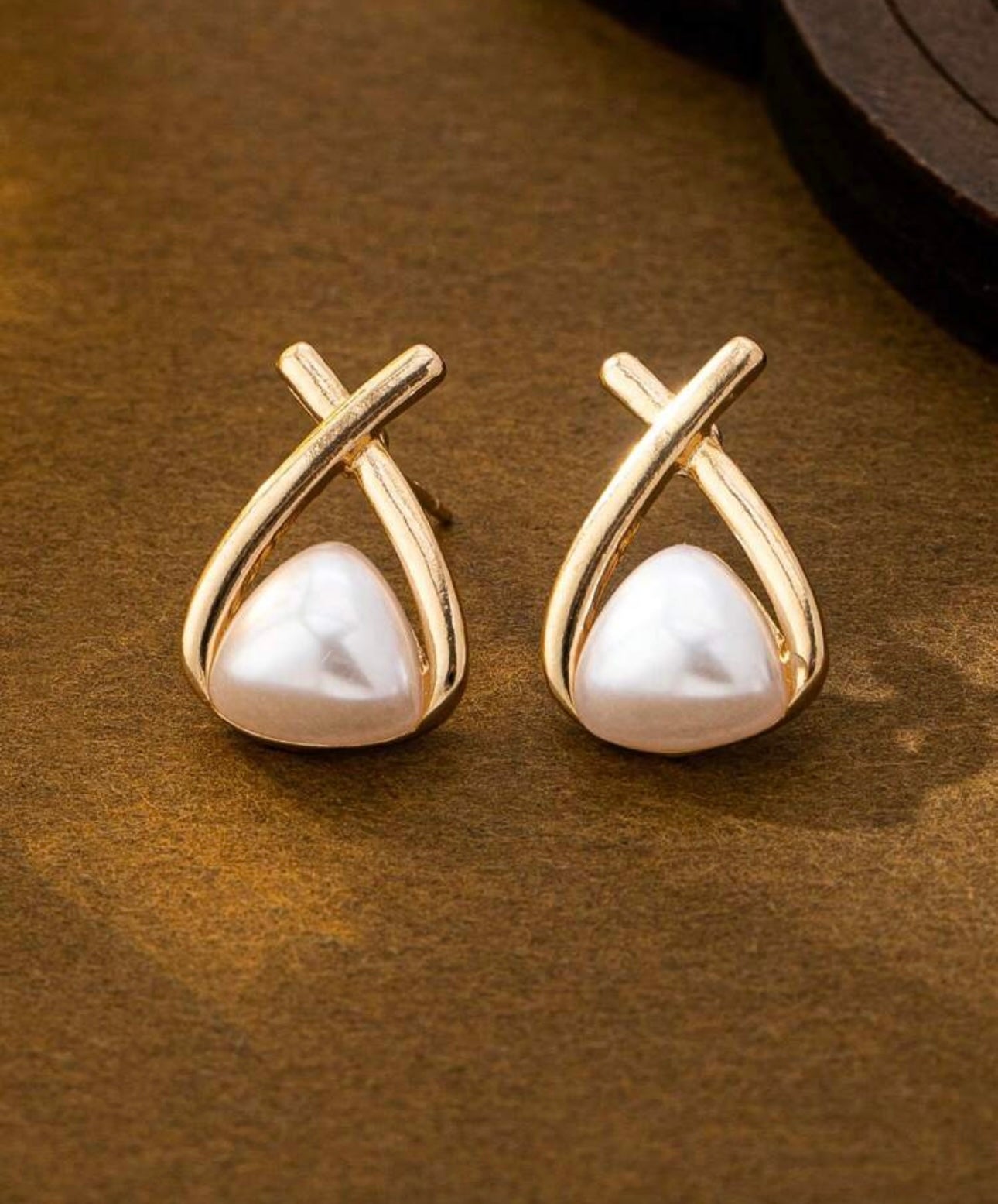 Pearl & Gold Intertwined Earrings