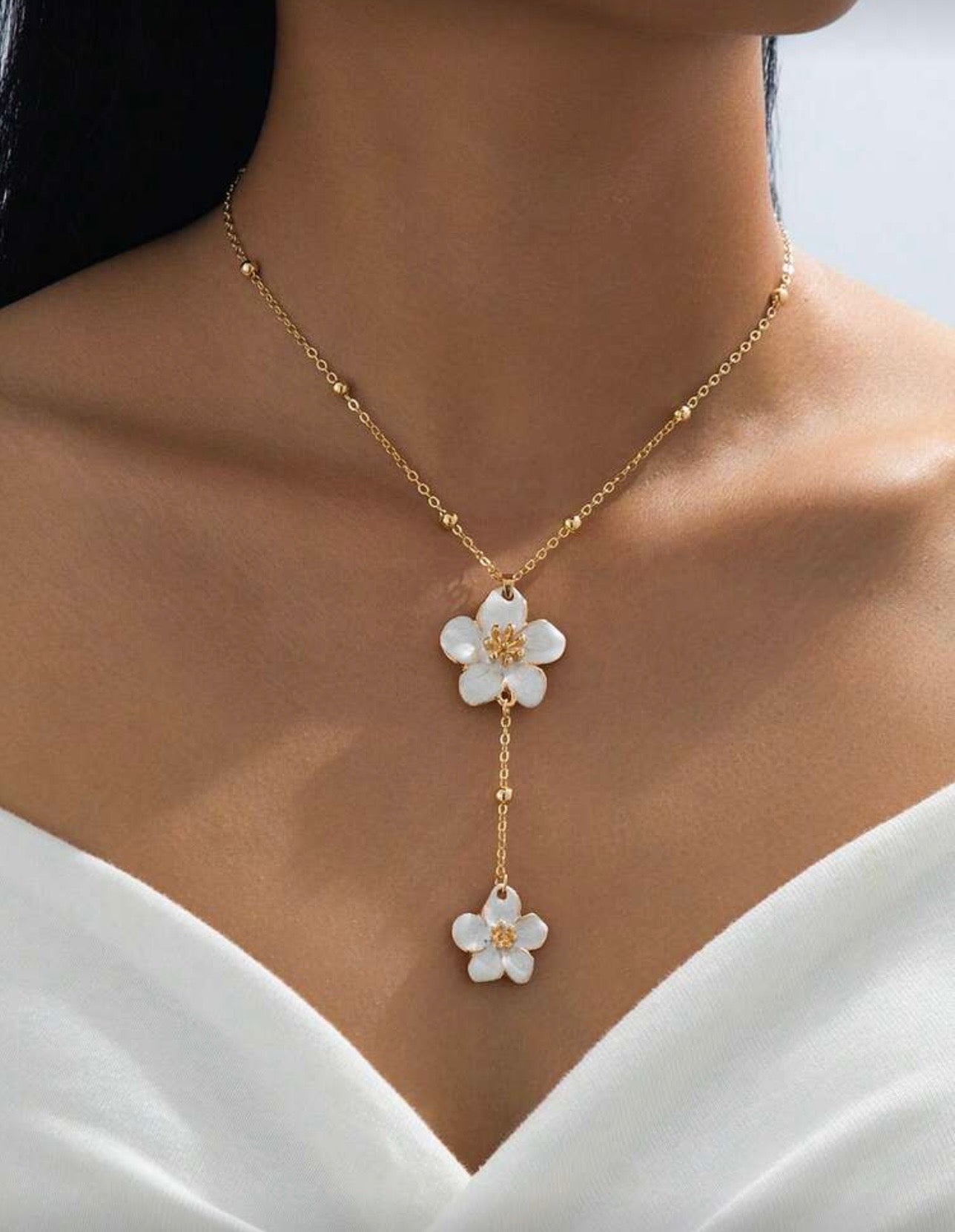 2 Tier White Floral Pendant Necklace