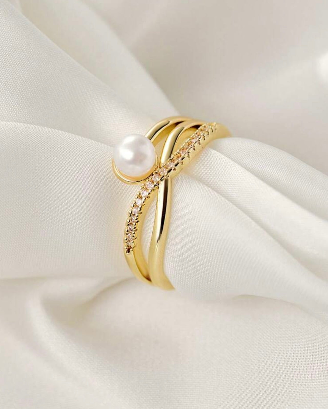 Pearl Diamanté Intertwined Ring