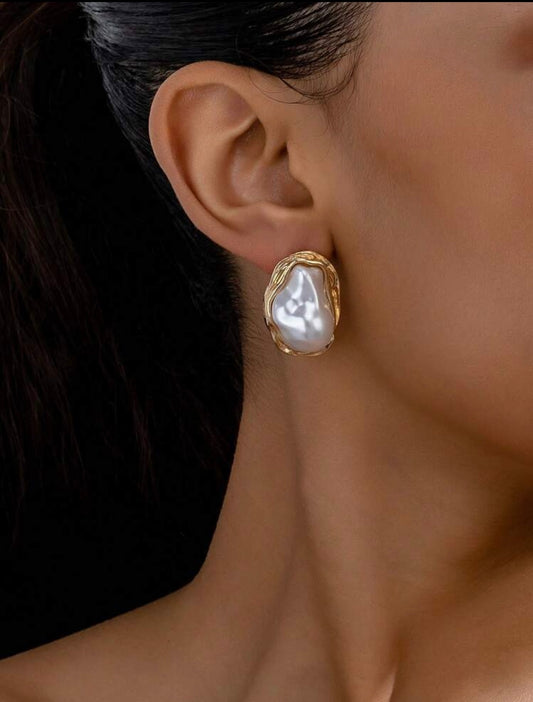 Pearl & Gold Statement Stud