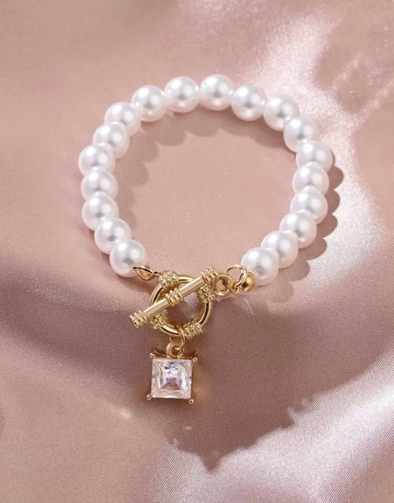 Pearl Beaded Braclet With Gold Diamanté Lock